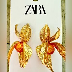Zara gold leaf with amber gem stone earrings. Brand new